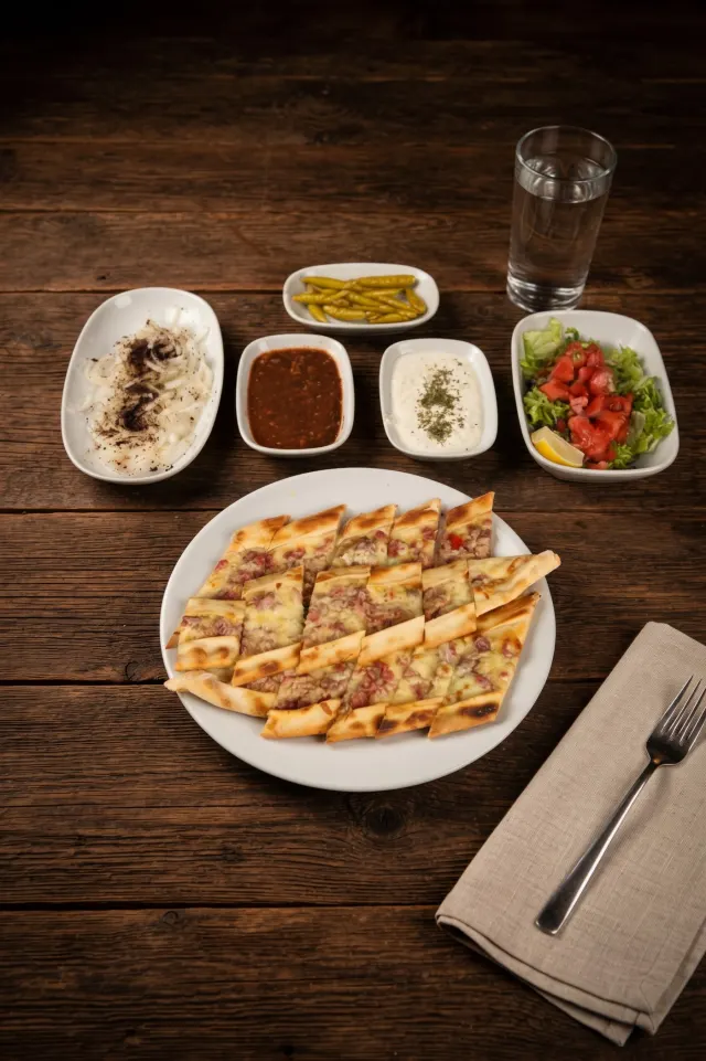 Kuşbaşılı Pide